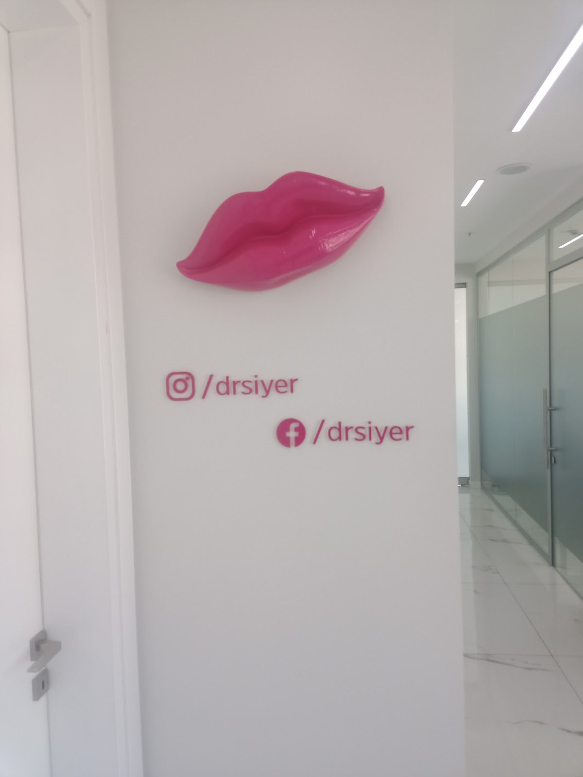 Op. Dr. Abdülcebbar Siyer-Aesthetic and Plastic SurgeryIzmir-Liposuction-Breast Augmentation-Abdominoplasty-EyelidAesthetics — Dr.Visor photo 5