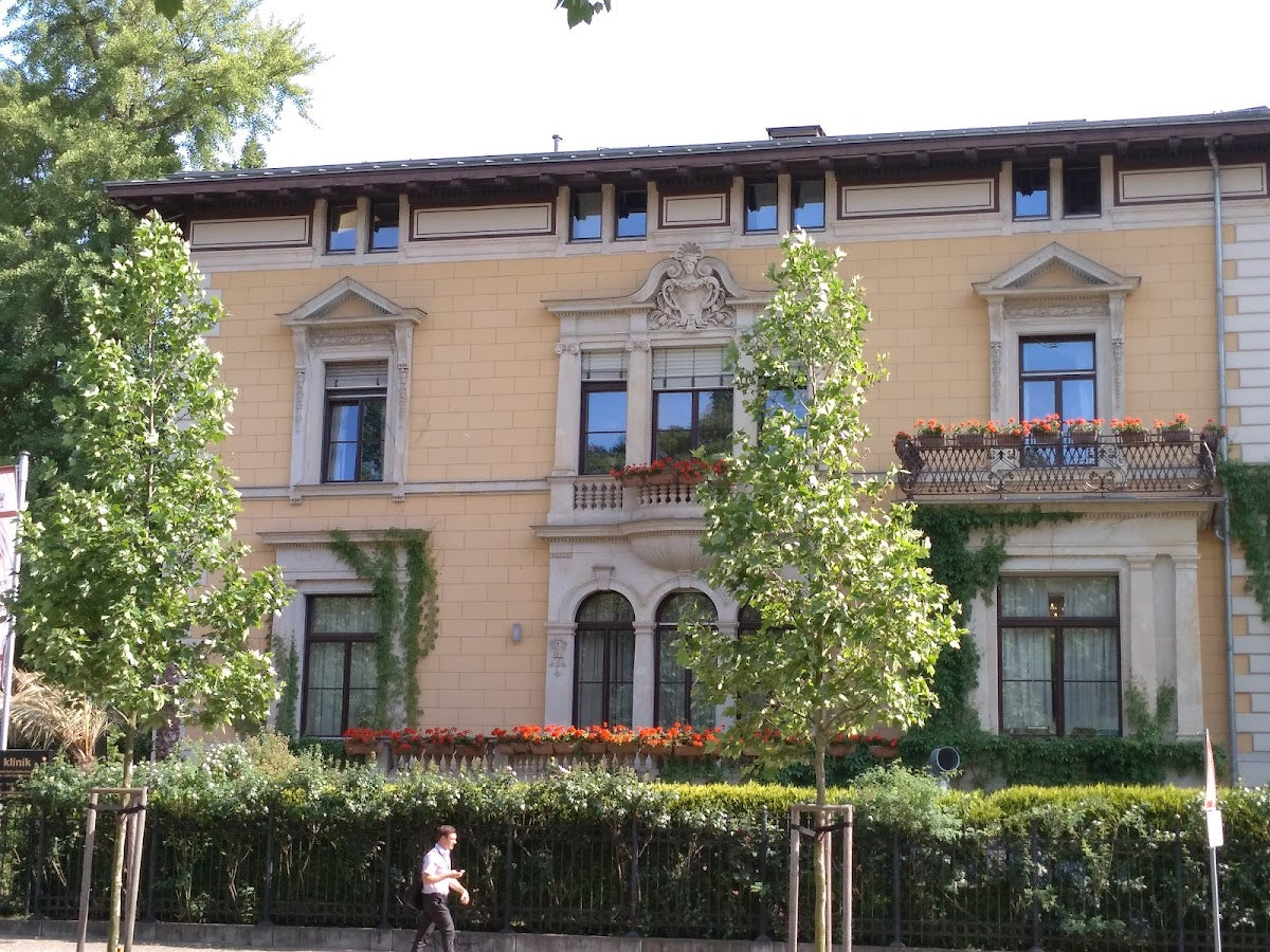 Klinik für kosmetisch - plastische Chirurgie & ästhetische Lasermedizin - Prof. h.c. syr. Dr. med. Ziyad Al Chiriki - Aesthetic Surgery clinic in Leipzig, Germany