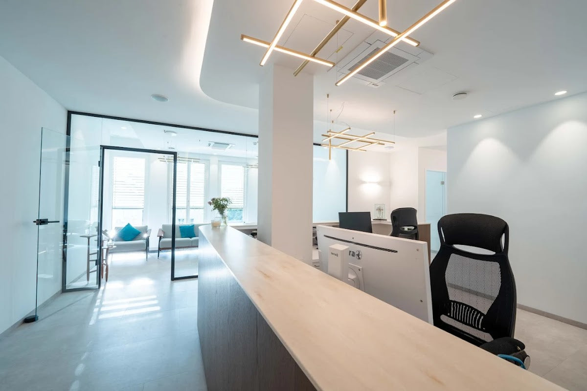 DENTALTEAM DR. HAJTÓ | Zahnarzt in München - Dental clinic in München, Germany