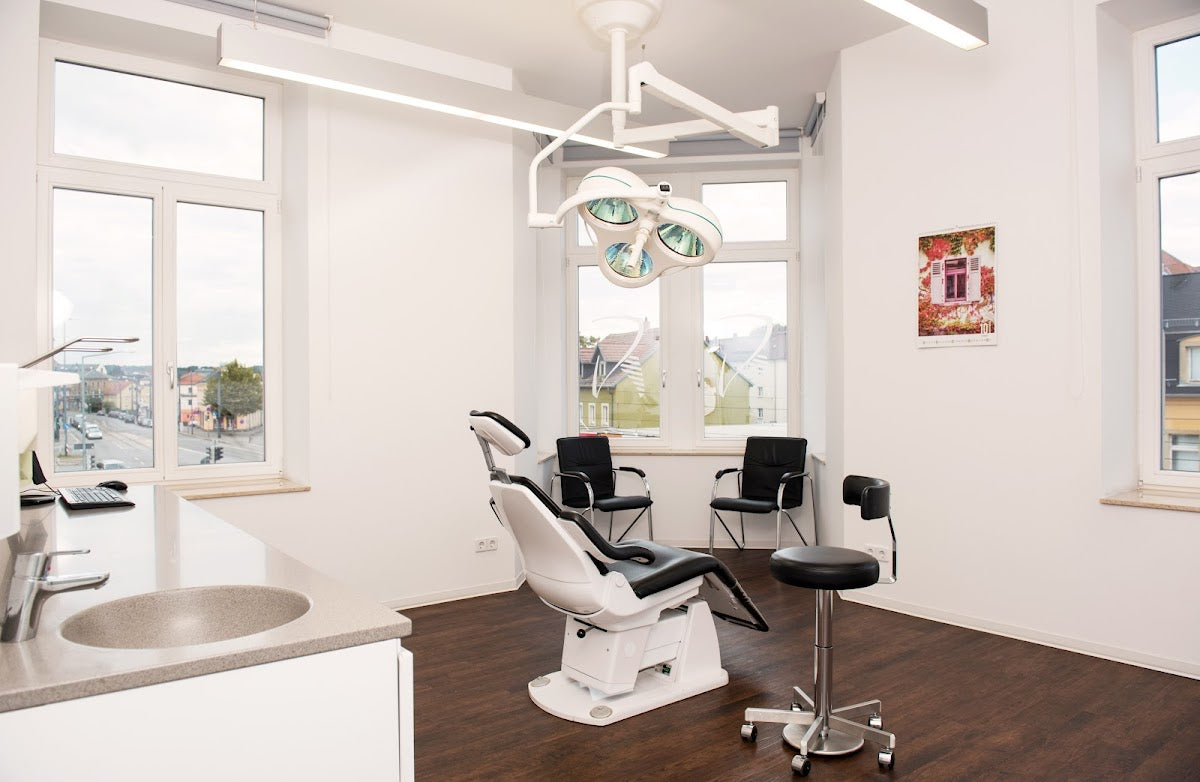 Praxis für Oralchirurgie Dr. Linek - Dental clinic in Dresden-Pieschen, Germany