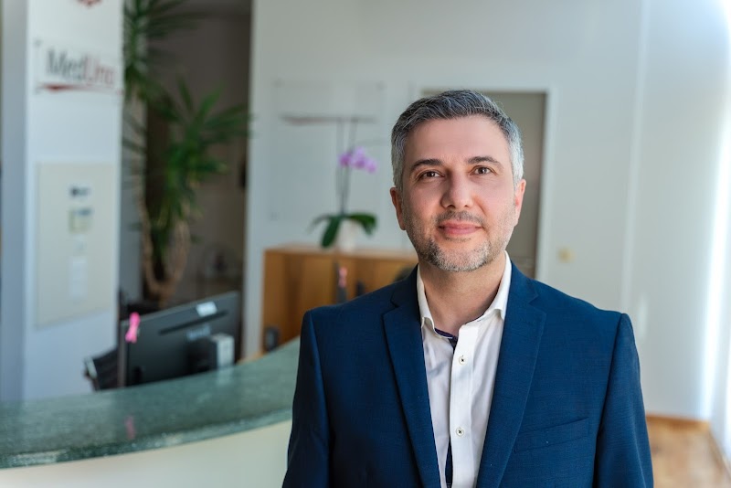 PD Dr. med. Maziar Shafighi | Aesthetic Surgery | 3074 Muri bei Bern