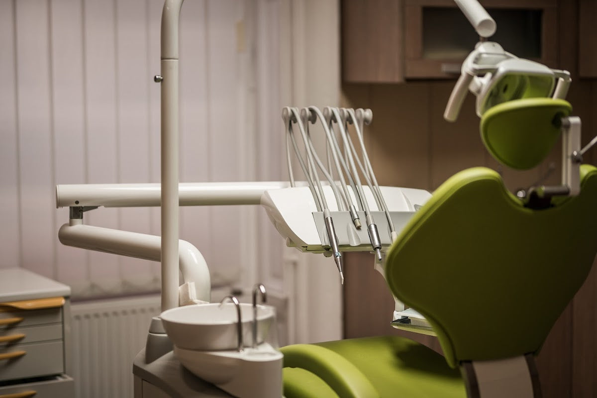 Budapest Dental Solutions - Dental clinic in Jókai u. 1, Hungary