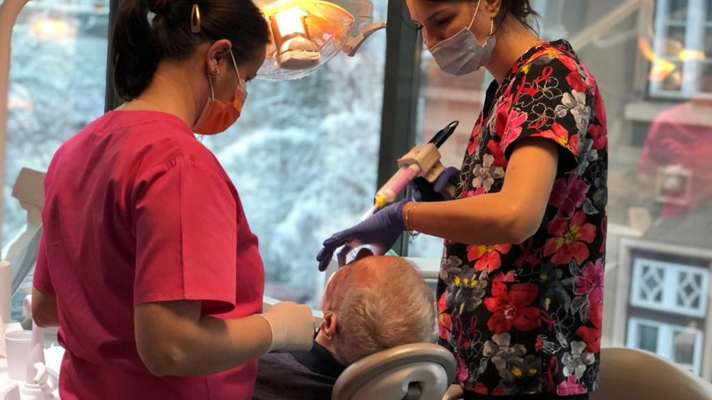 Clinica dentale Bucarest, Turismo Dentale Romania, Implantologia - Dental clinic in București, Romania