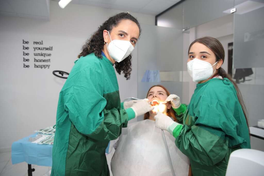 Derya Elik - Dentist
