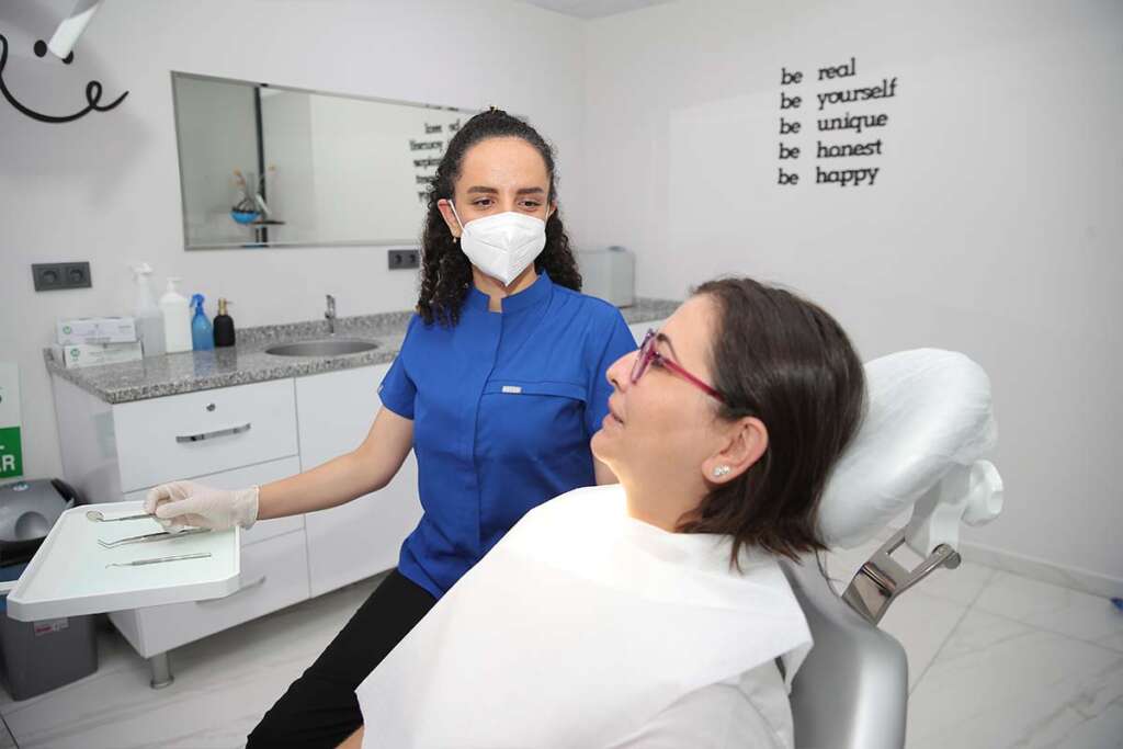 Derya Elik - Dentist