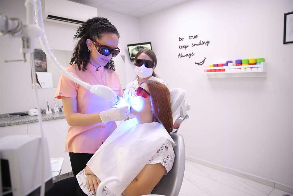 Derya Elik - Dentist