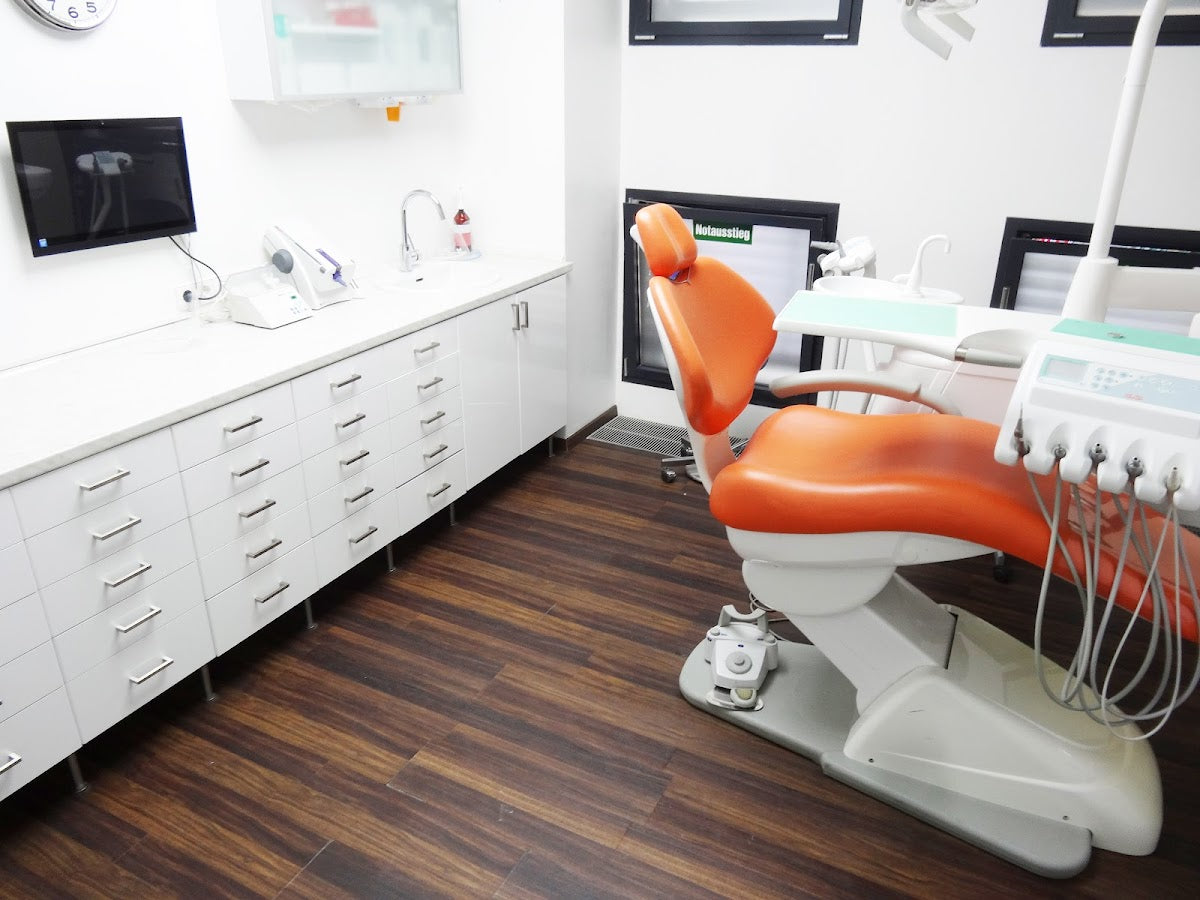 Neoimpladent dental practice Dr. Günther Gross & Associates - Dental clinic in Stuttgart, Germany