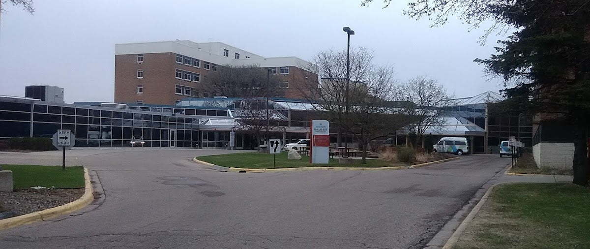 Phillips Eye Institute – | Eye Clinic | 913 E 26th St, MN