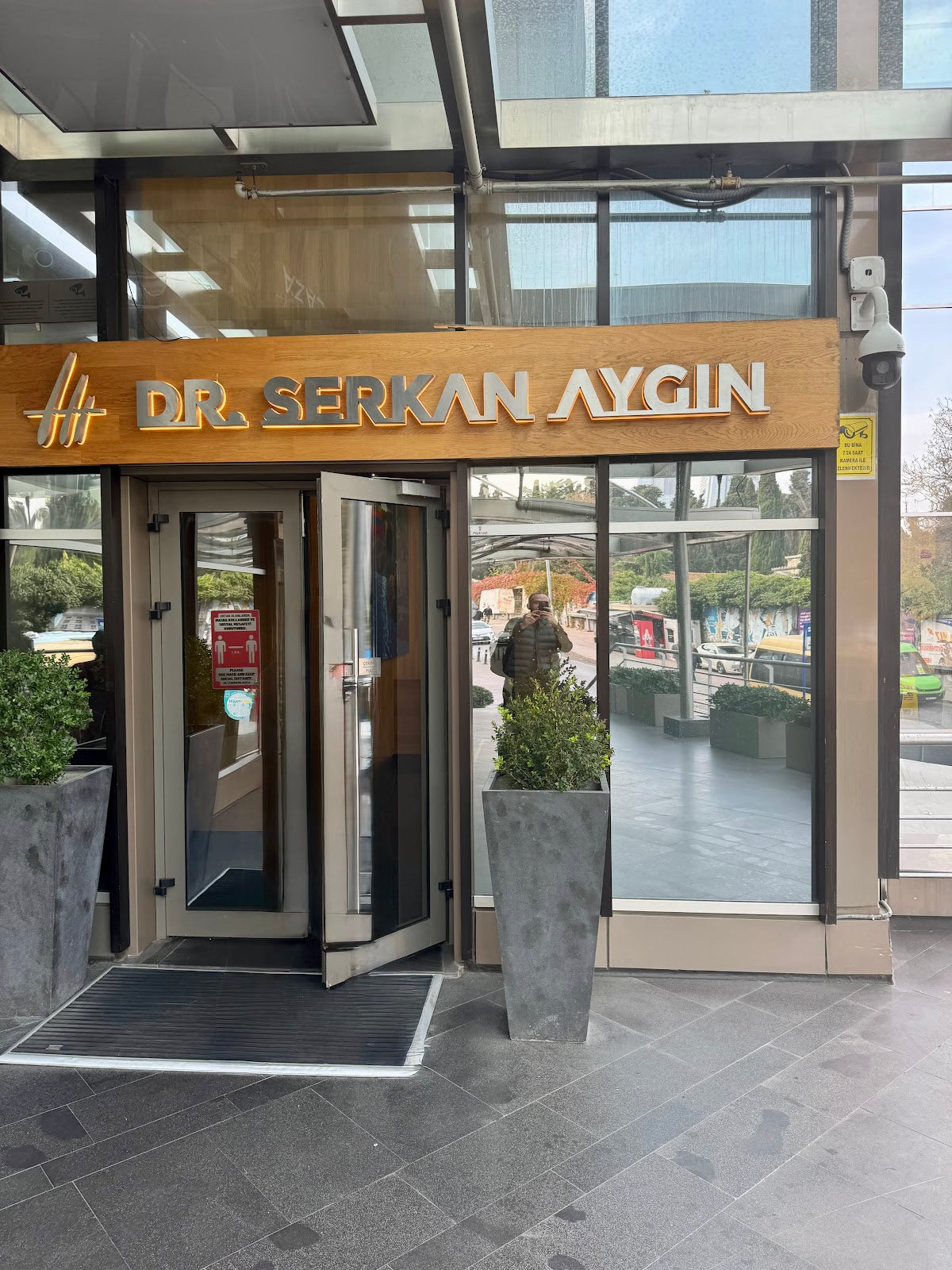 Dr Serkan Aygın Hair Transplant Clinic - Istanbul Turkey — Dr.Visor photo 4