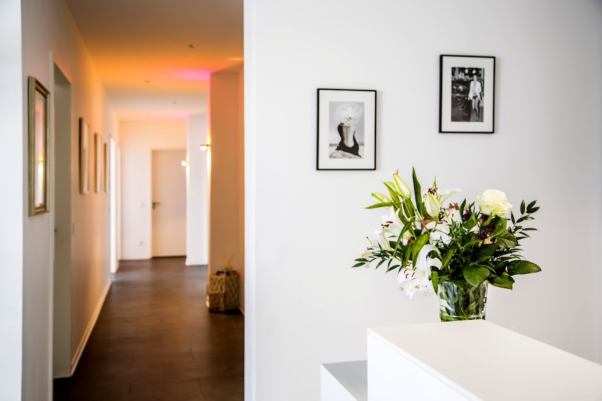 Dr. med. Lila Bratani - Plastische Chirurgie & Schönheitschirurgie Stuttgart - Aesthetic Surgery clinic in Stuttgart, Germany