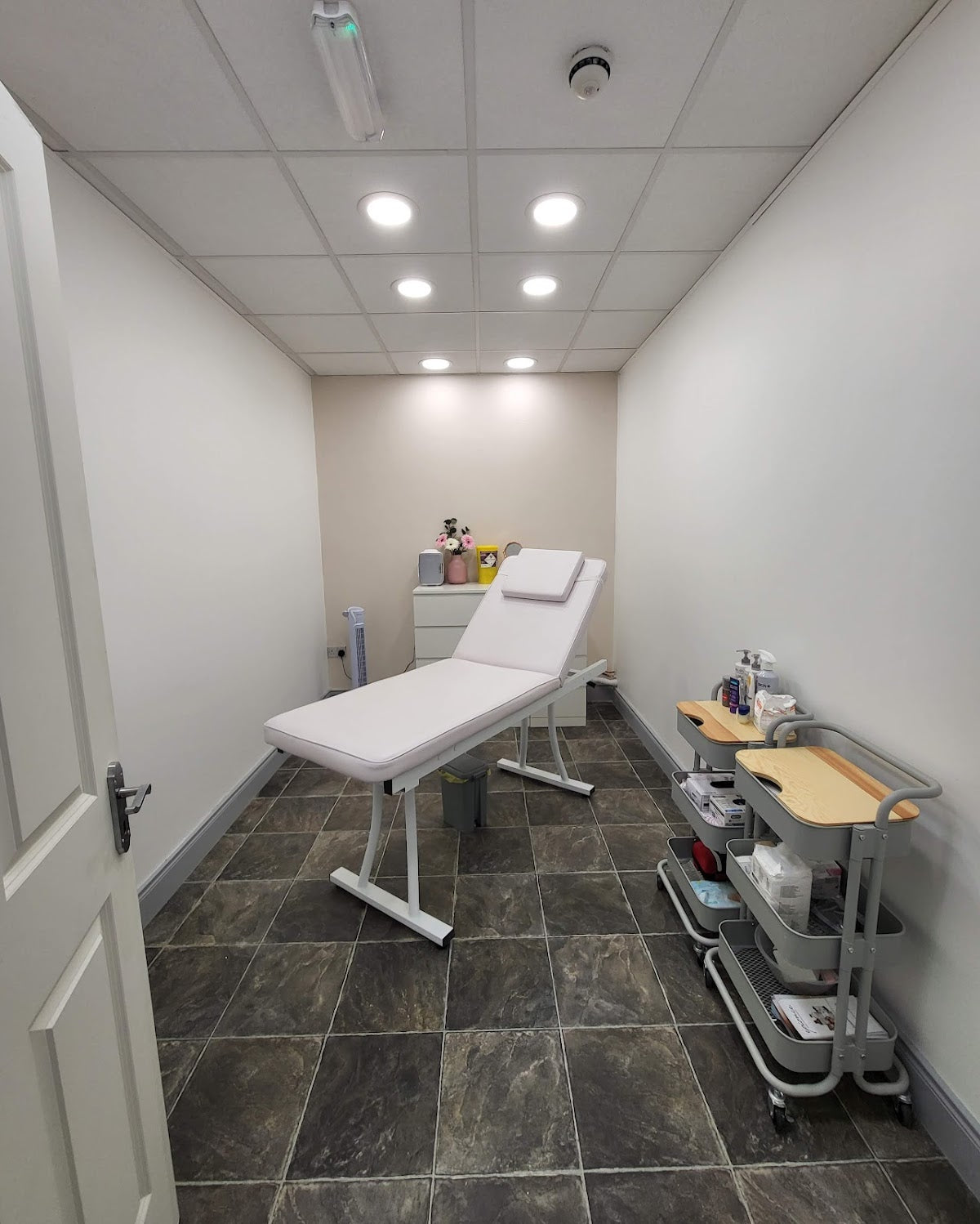 Skin Complete Medical Aesthetics and Skin Clinic — photo 2