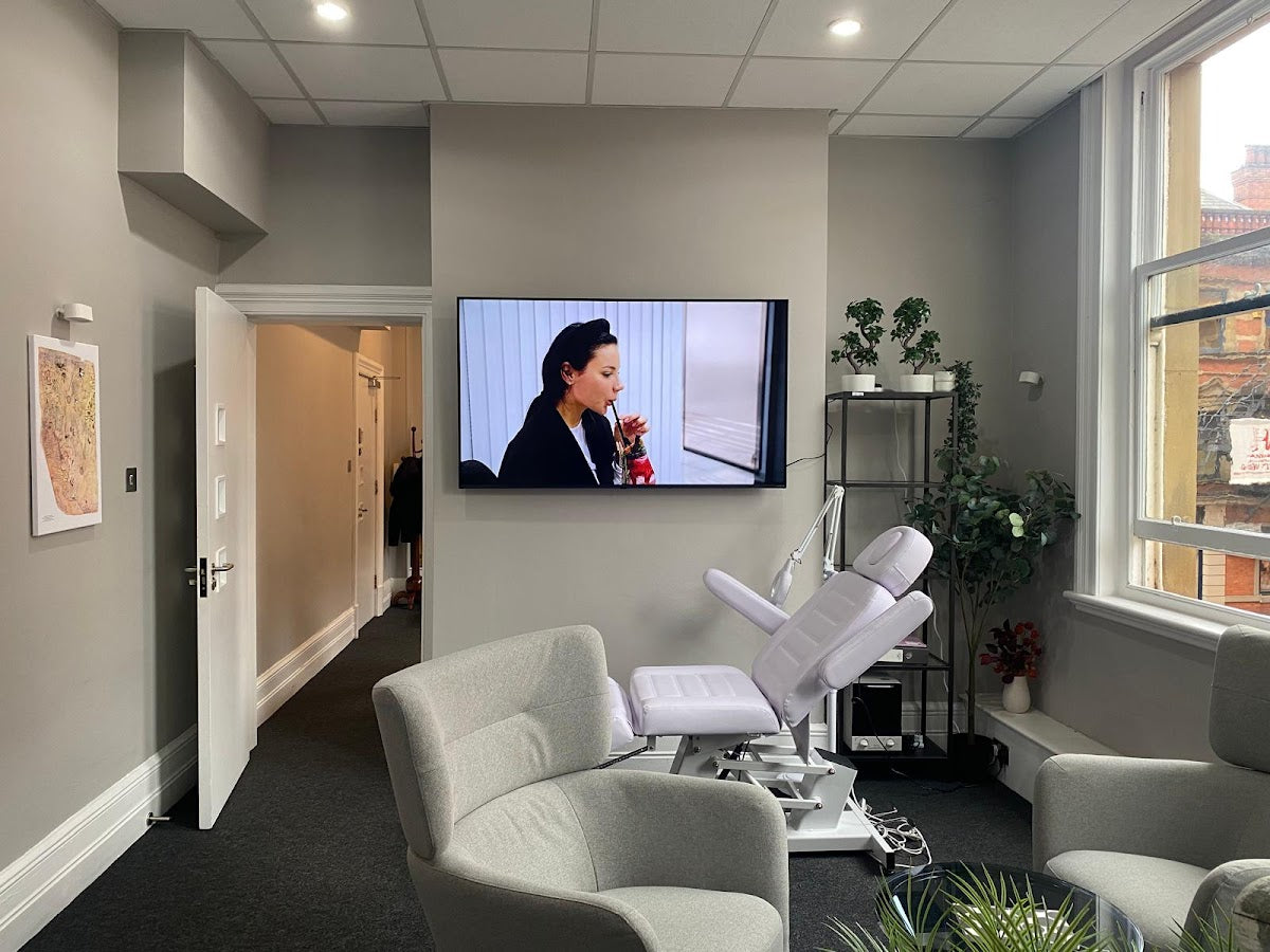 Lo Smiles Uk — Dental Clinic in Manchester