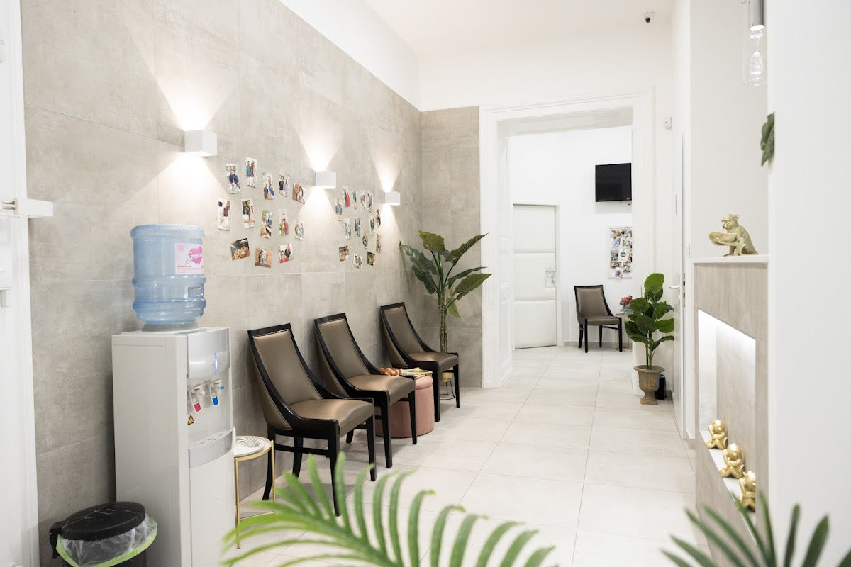 Császár Dental - Parodontológiai és Implantológiai Központ - Dental clinic in Erzsébet krt. 58, Hungary
