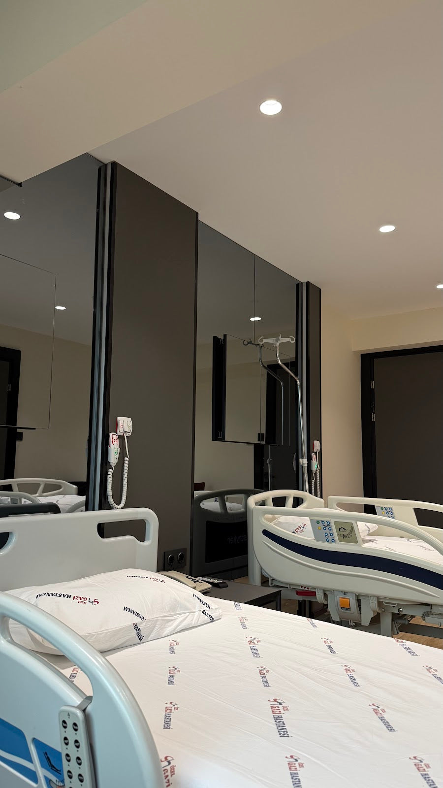 Op. Dr. Mustafa Öksüz İzmir Estetik ve Plastik Cerrahi Meme Estetiği Botox Filler Burun Estetiği Dudak Dolgusu — Dr.Visor photo 4