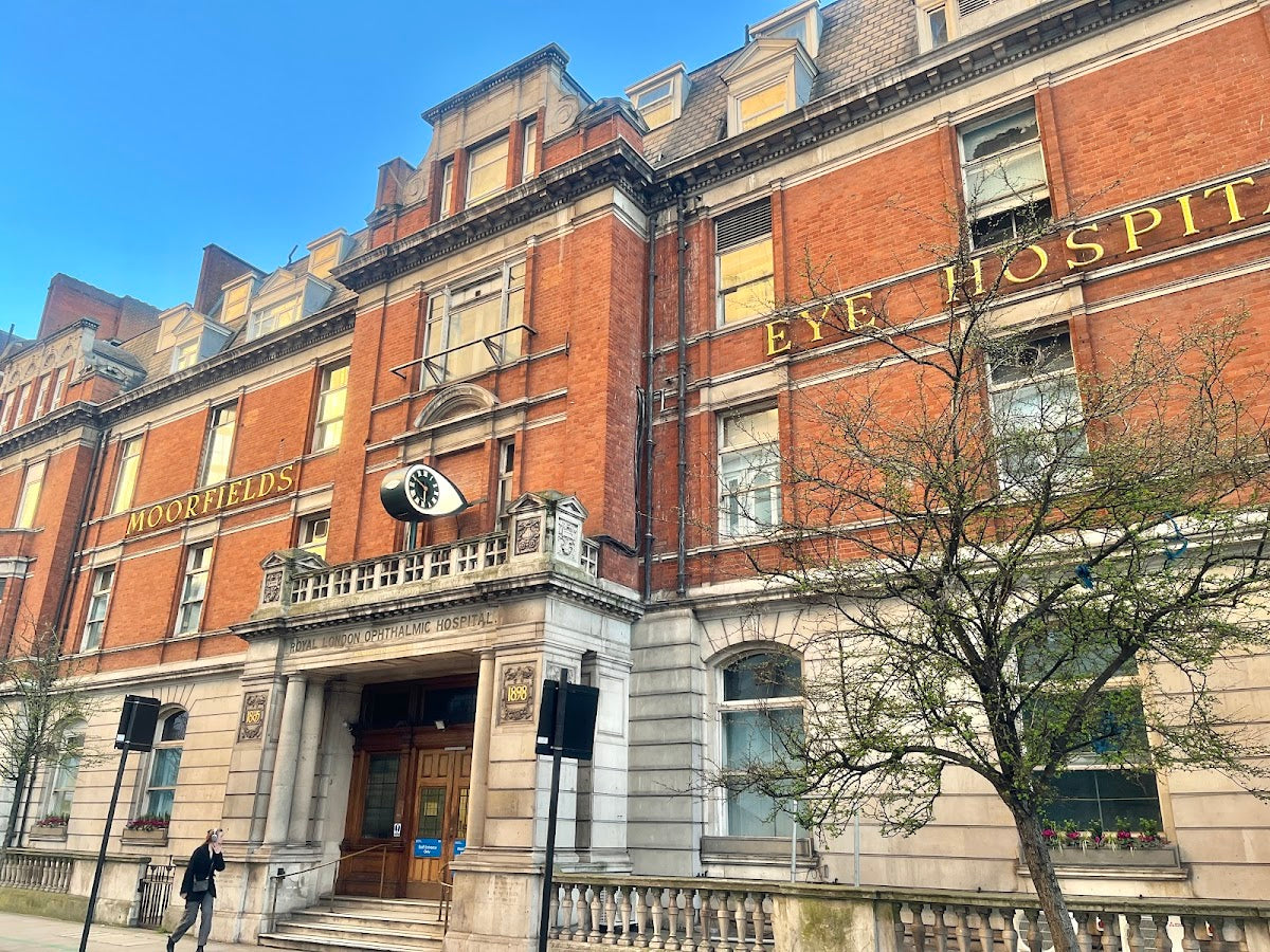Moorfields Eye Hospital — Dr.Visor