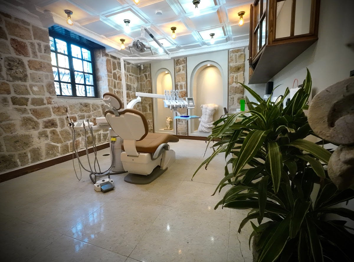 Smile Center Turkey® (Dentist in Antalya | Dental Veneers | Hollywood Smile | Smile Makeover | E-Max Laminate Veneers) — Dr.Visor photo 3