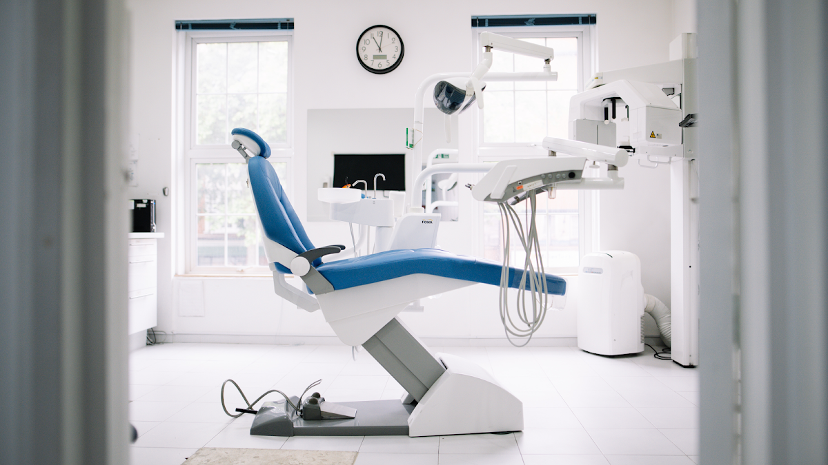 24 hour emergency dentist at Kings Cross Dental — Dental Clinic in London