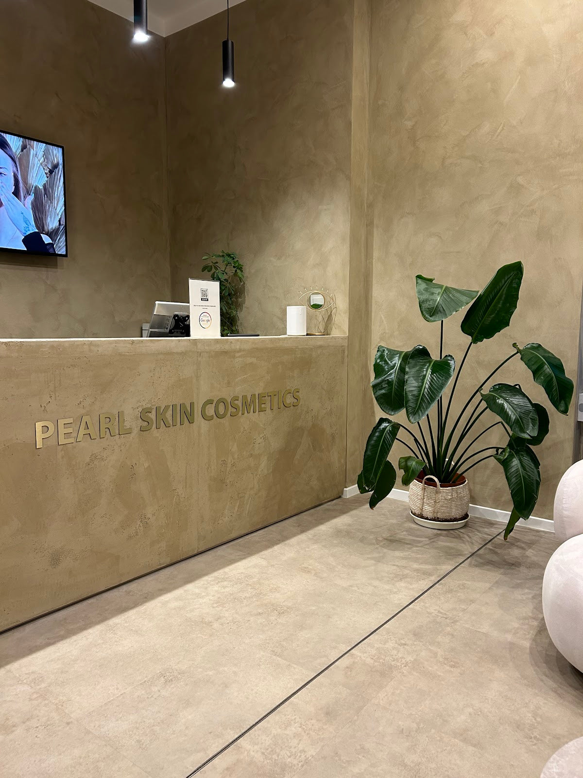 Pearl Skin Cosmetics Dresden - Laser Haarentfernung | HydraFacial - Aesthetic Surgery clinic in Dresden, Germany