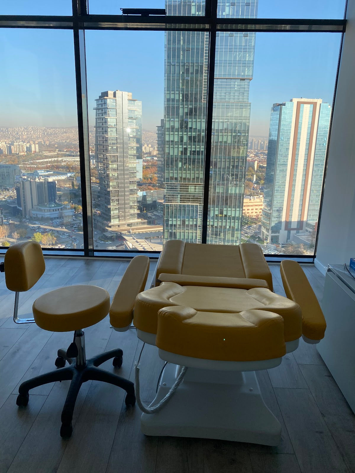 Prof.Dr.Furkan Karabekmez I Liposuction I Göz Kapağı Estetiği I Burun-Meme Estetiği I Botoks I Gıdı Estetiği I Eksozom — Dr.Visor photo 5