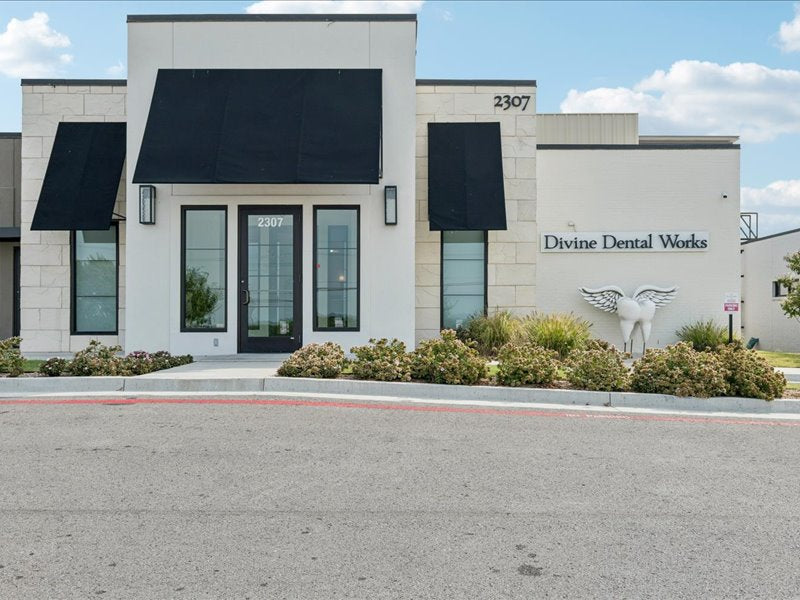 Divine Dental Works | Dental | Broken Arrow, OK