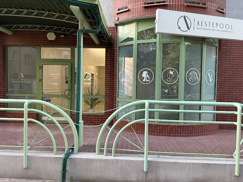 AESTEPOOL Przeszczep włosów w Turcji | Hair Transplant | 02-679 Warszawa