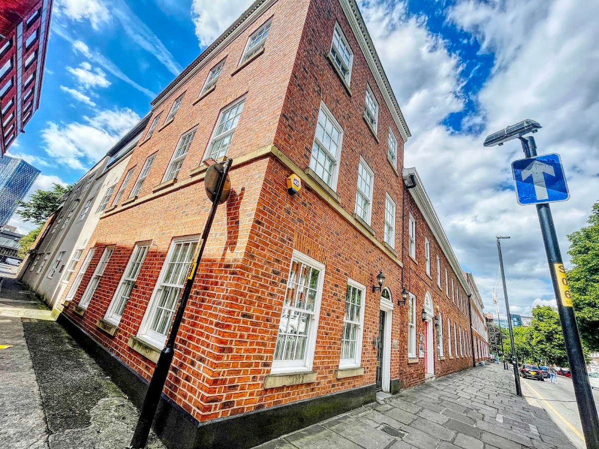 Optical Express Laser Eye Surgery, Cataract Surgery, Lens Replacement, & Opticians: Manchester — Dr.Visor photo 3