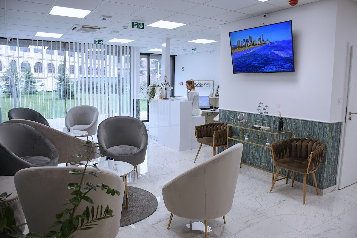 Hair Doctor Clinic - FUE hair transplant Private Clinic - Hair Transplant clinic in Bakay Nándor u. 24-F épület Földszint 4-5-6, Hungary