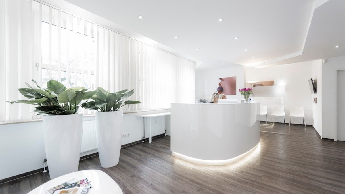 FineDent - Experte für Zahnimplantate Dr. Robert Berdik in Düsseldorf - Dental clinic in Düsseldorf, Germany