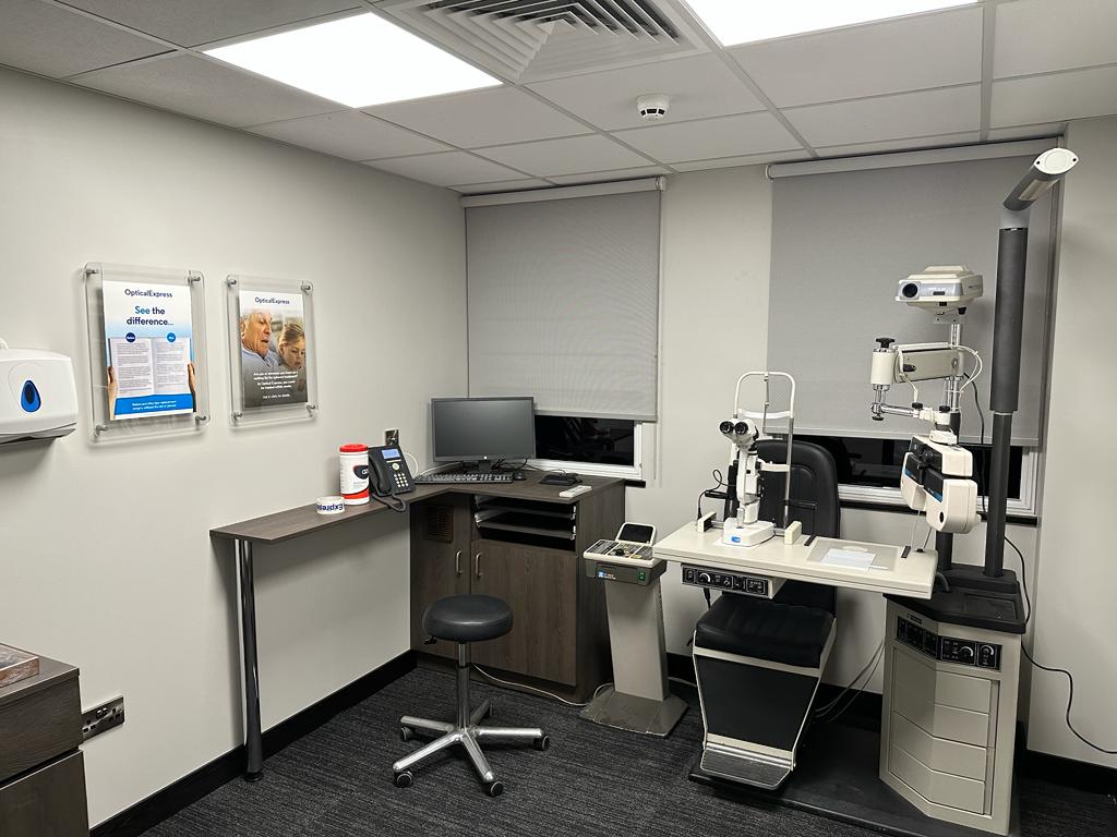 Optical Express Leeds Eye Hospital — Dr.Visor