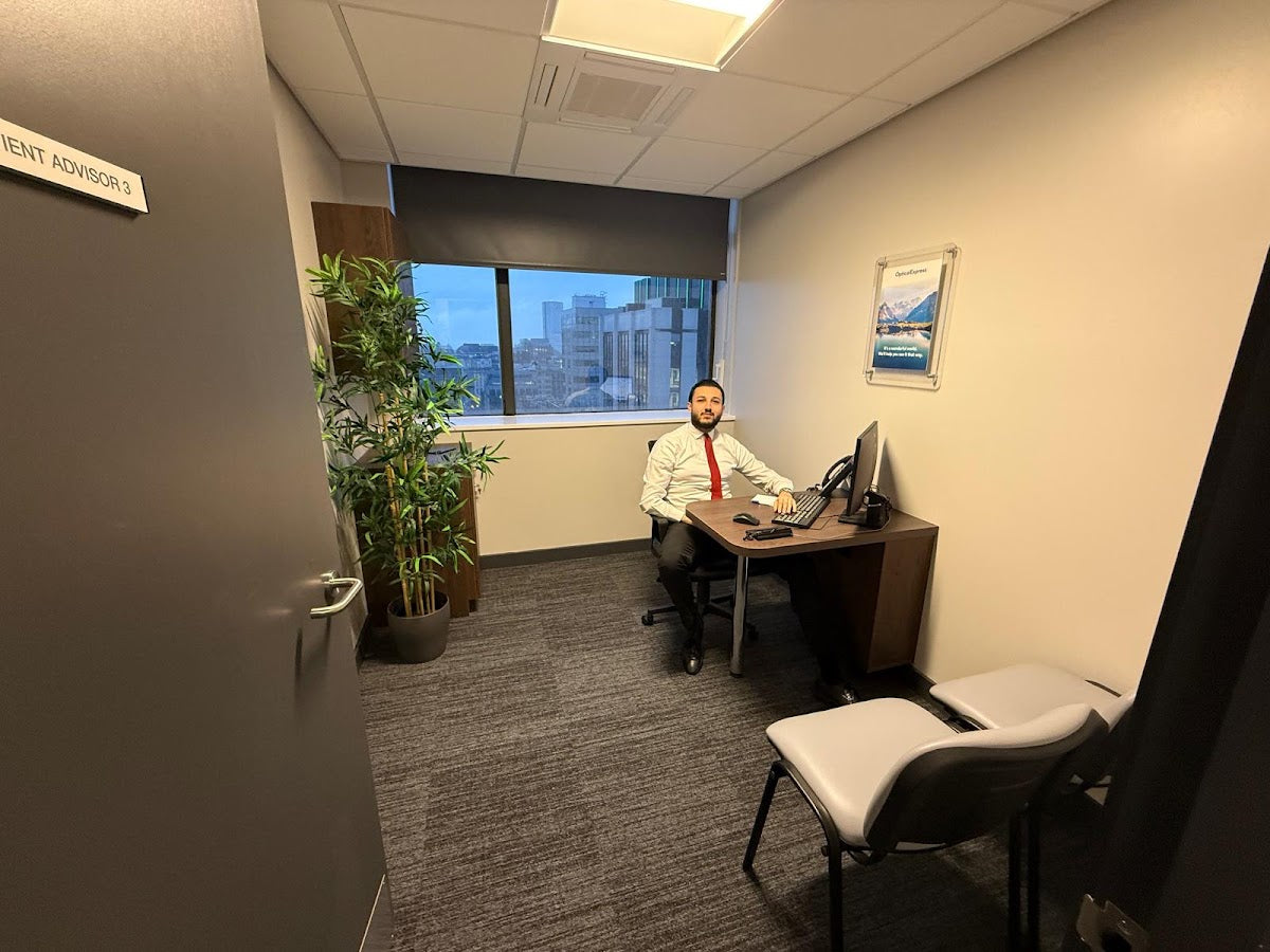 Optical Express Laser Eye Surgery, Cataract Surgery, Lens Replacement, & Opticians: Manchester — Dr.Visor photo 2