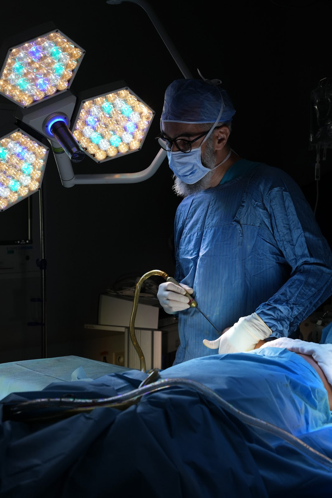 Prof.Dr.Furkan Karabekmez I Liposuction I Göz Kapağı Estetiği I Burun-Meme Estetiği I Botoks I Gıdı Estetiği I Eksozom — Dr.Visor photo 3