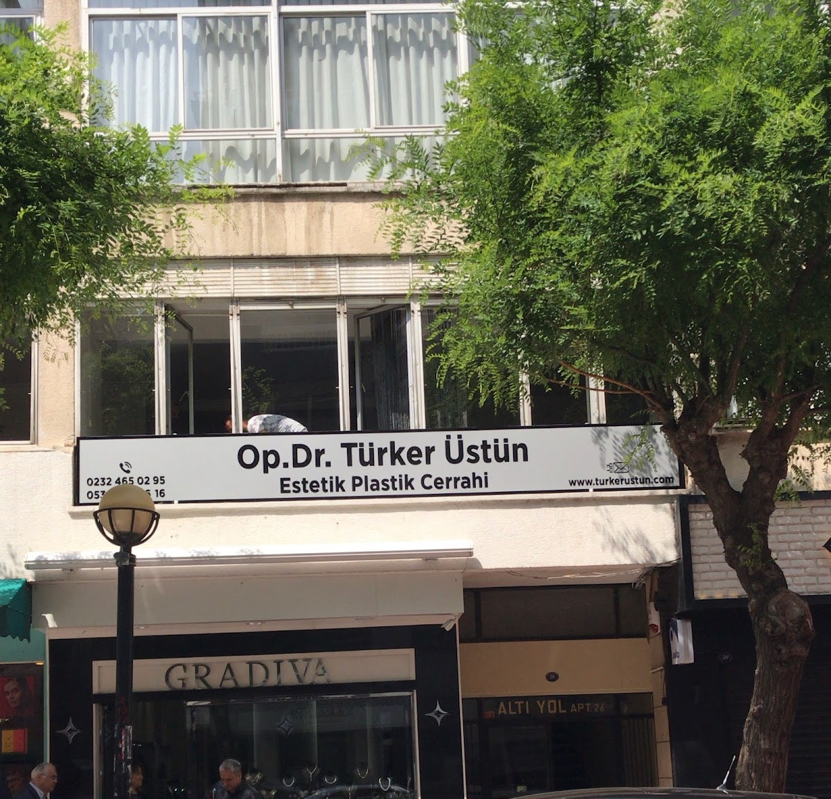 Op. Dr. Türker Üstün Estetik Plastik Cerrahi Kliniği | Jinekomasti İzmir — Dr.Visor photo 4