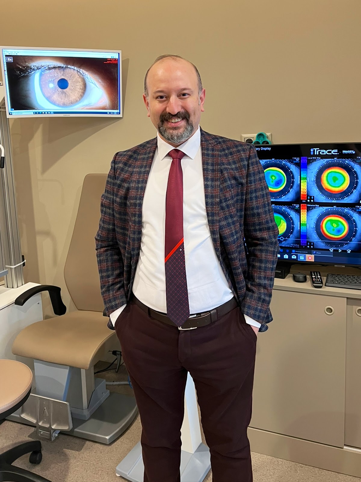 İzmir Göz Doktoru - Doç. Dr. Gökçen Gökçe - Smile Pro Lazer, Akıllı Mercek(Lens), Göz Çizdirme, Keratokonus Tedavi — Dr.Visor photo 2