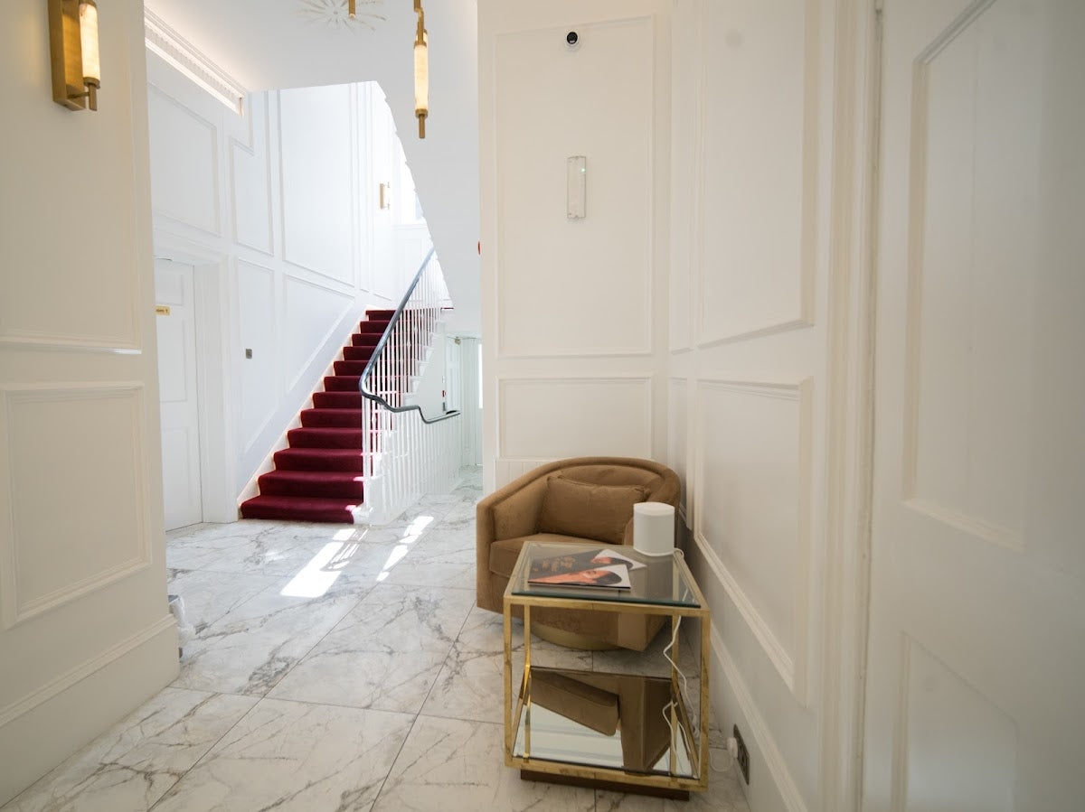Este Medical Group: Hair & Skin Clinic Edinburgh — Dr.Visor photo 3