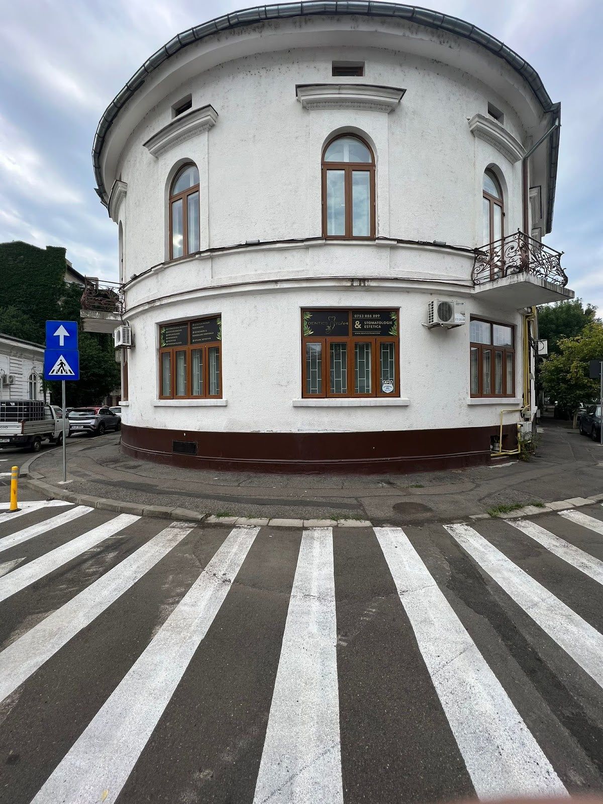 Dentics Team - Dental clinic in București, Romania