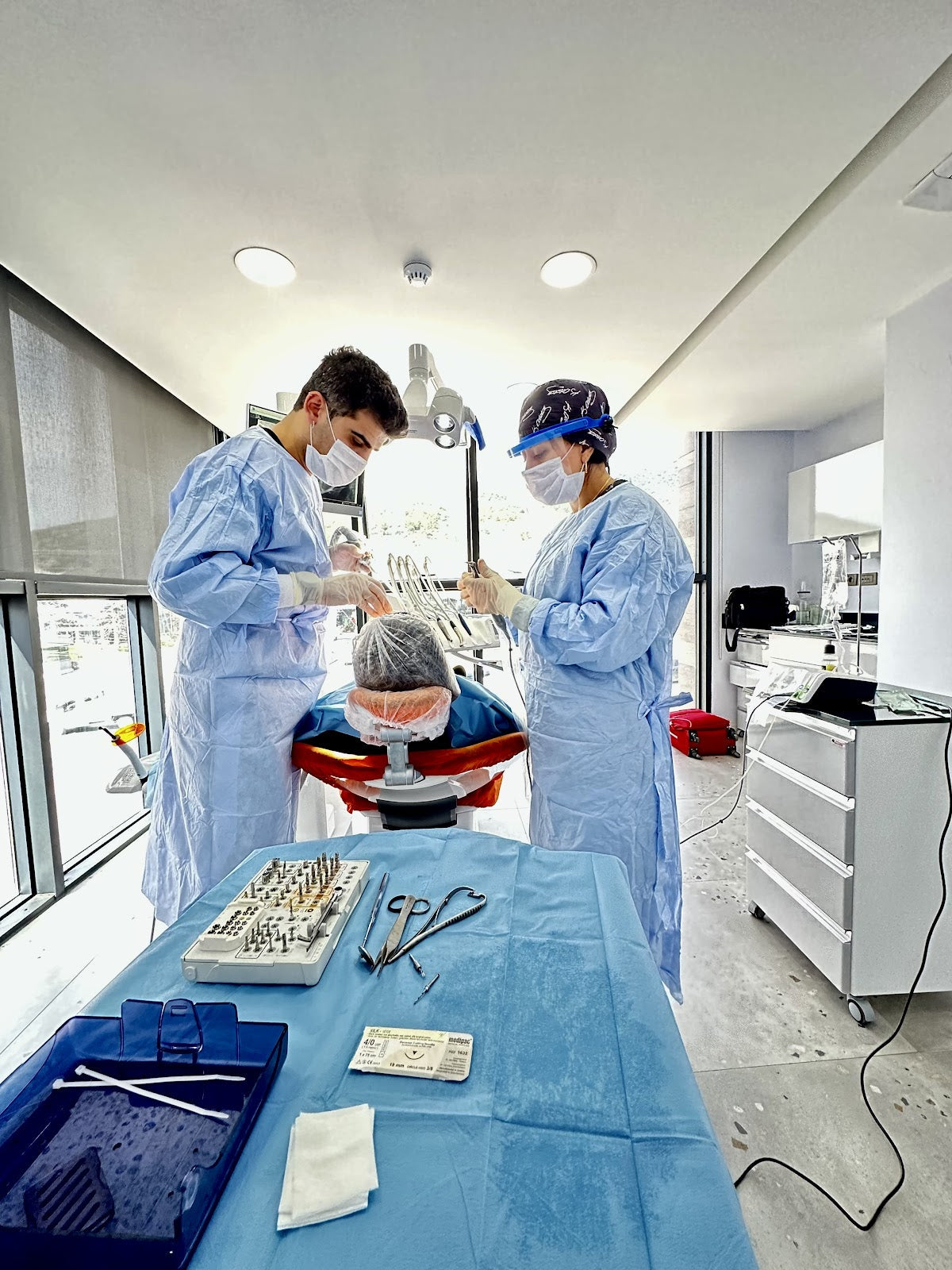 Huriye Aras International Dental Clinic- İMPLANT TEDAVİSİ -HOLLYWOOD SMİLE-GÜLÜŞ TASARIMI DİŞKLİNİĞİ Bodrum — Dr.Visor photo 5