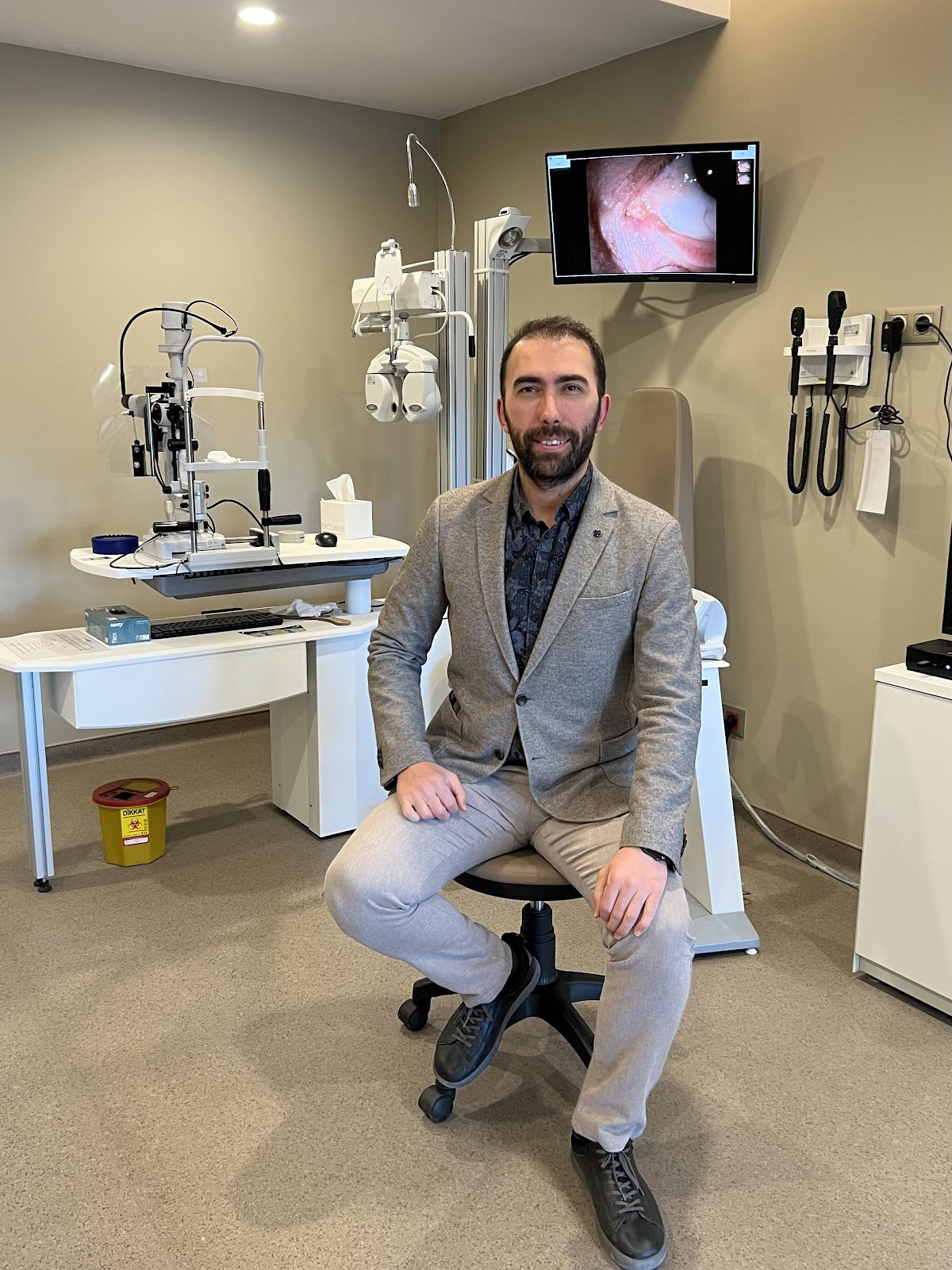 Göz Doktoru Doç.Dr. BERKAY AKMAZ - Akıllı Lens, Katarakt, Göz Kapağı Düşüklüğü ve Estetiği — Dr.Visor photo 4