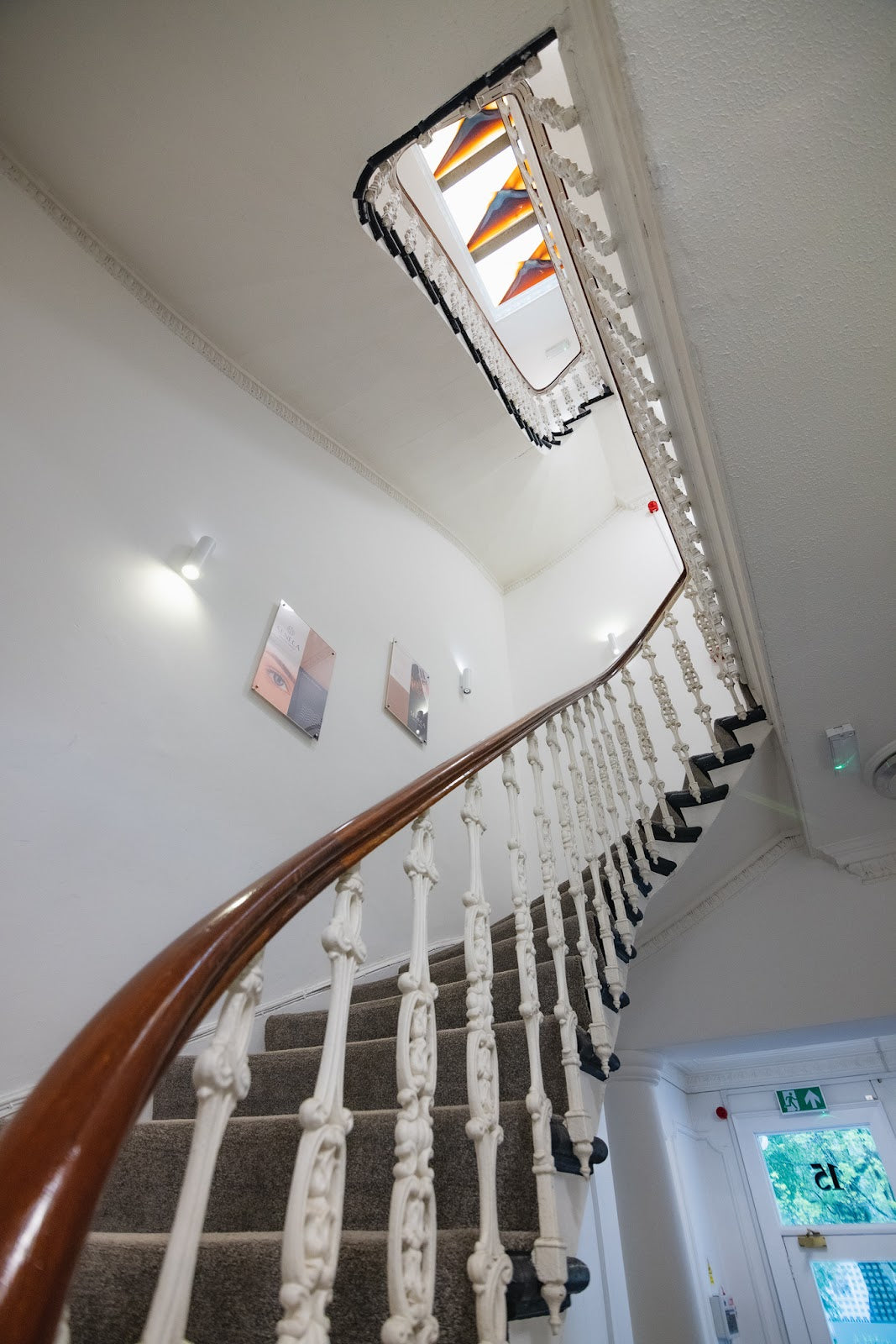 Seneca Hair Clinic - Glasgow — Dr.Visor photo 5
