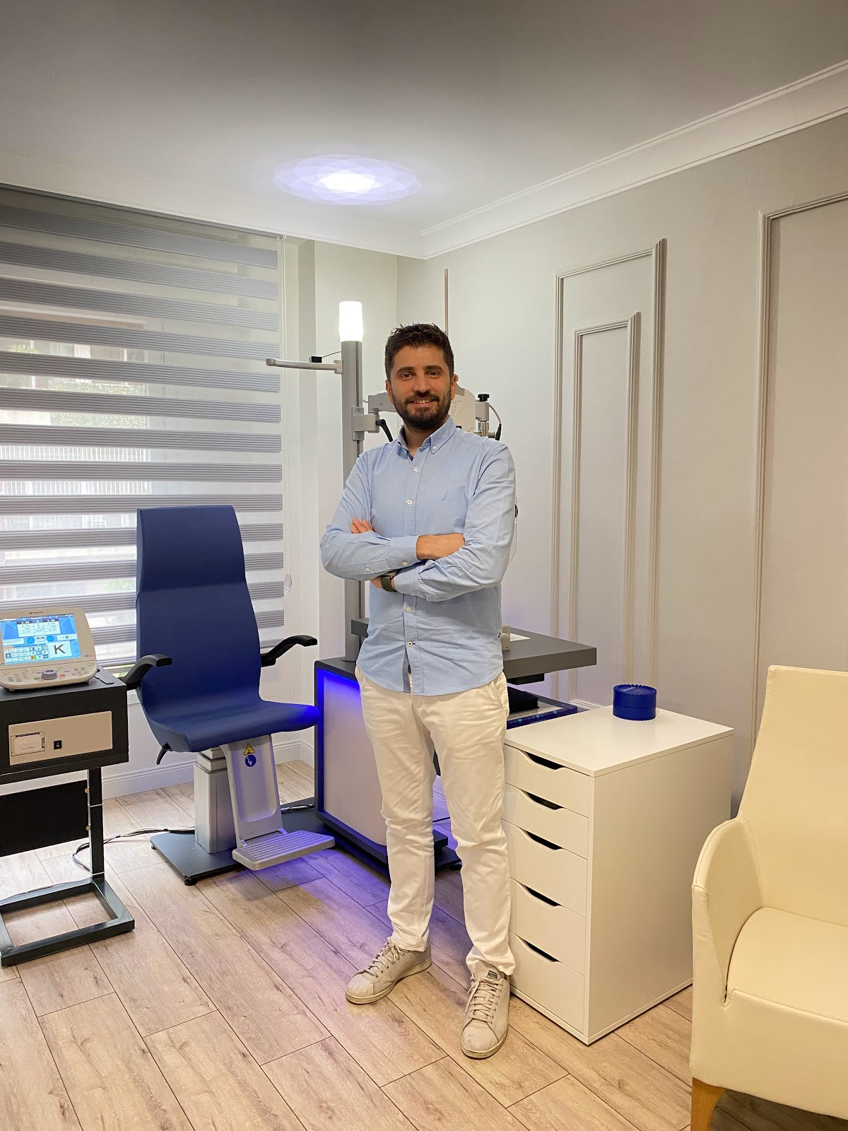 Göz Doktoru Op. Dr. Ömer TAKEŞ - İzmir Akıllı Lens, No Touch Lazer, Lasik, Göz Kapağı Estetiği, Katarakt Göz Tedavileri — Dr.Visor photo 3