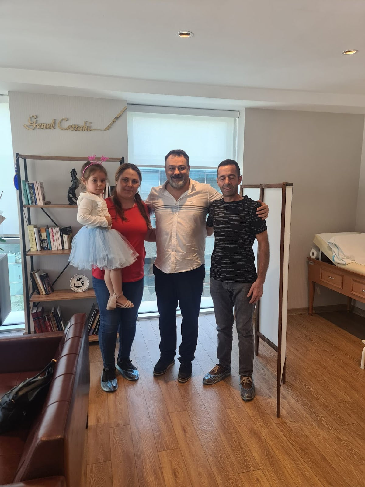 İzmir Genel Cerrah - Doç. Dr. Mutlu ÜNVER - Meme Kanseri - Karaciğer Kanseri - Kolon Kanseri - Mide Kanseri — Dr.Visor photo 2