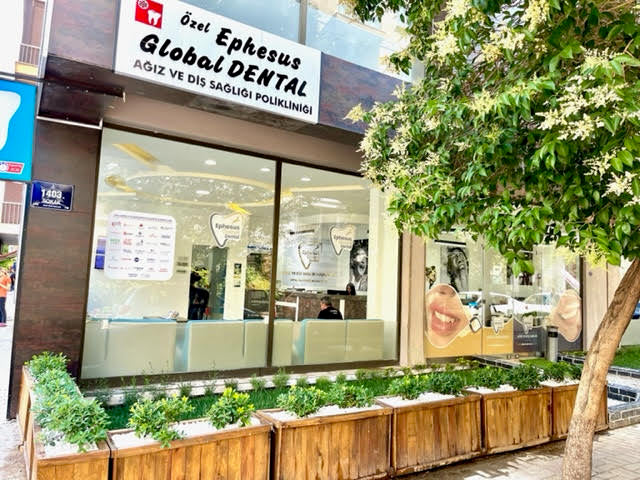 Ephesus Global Dental - İzmir İmplant ve Çene Cerrahi, Zirkonyum Kaplama, Emaxx Lamina, Gülüş Tasarımı Merkezi — Dr.Visor photo 3
