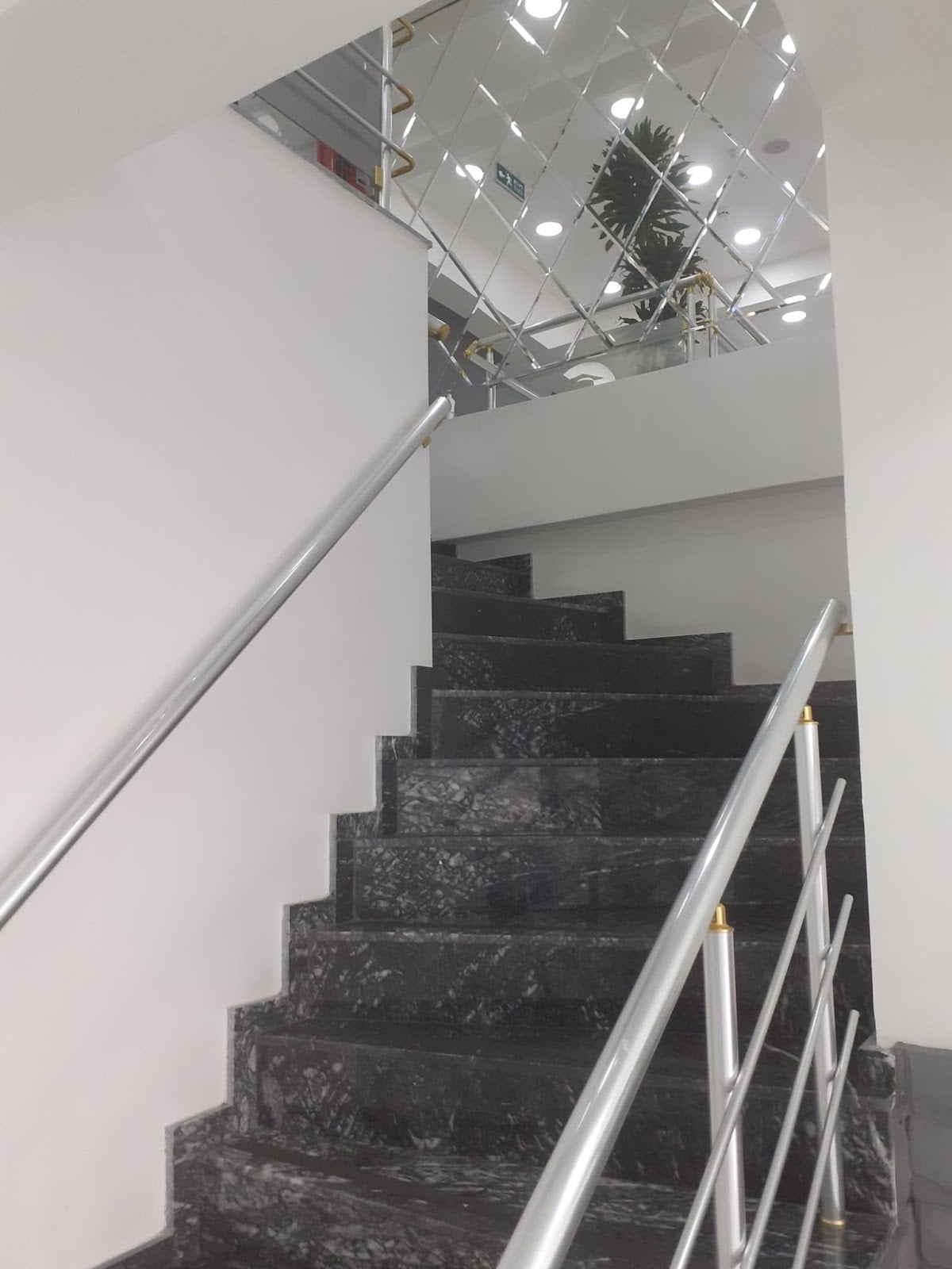 Yeşilyurt Dental - Bozyaka Şubesi | Diş doktoru bozyaka, İmplant İzmir, Zirkonyum İzmir — Dr.Visor photo 4