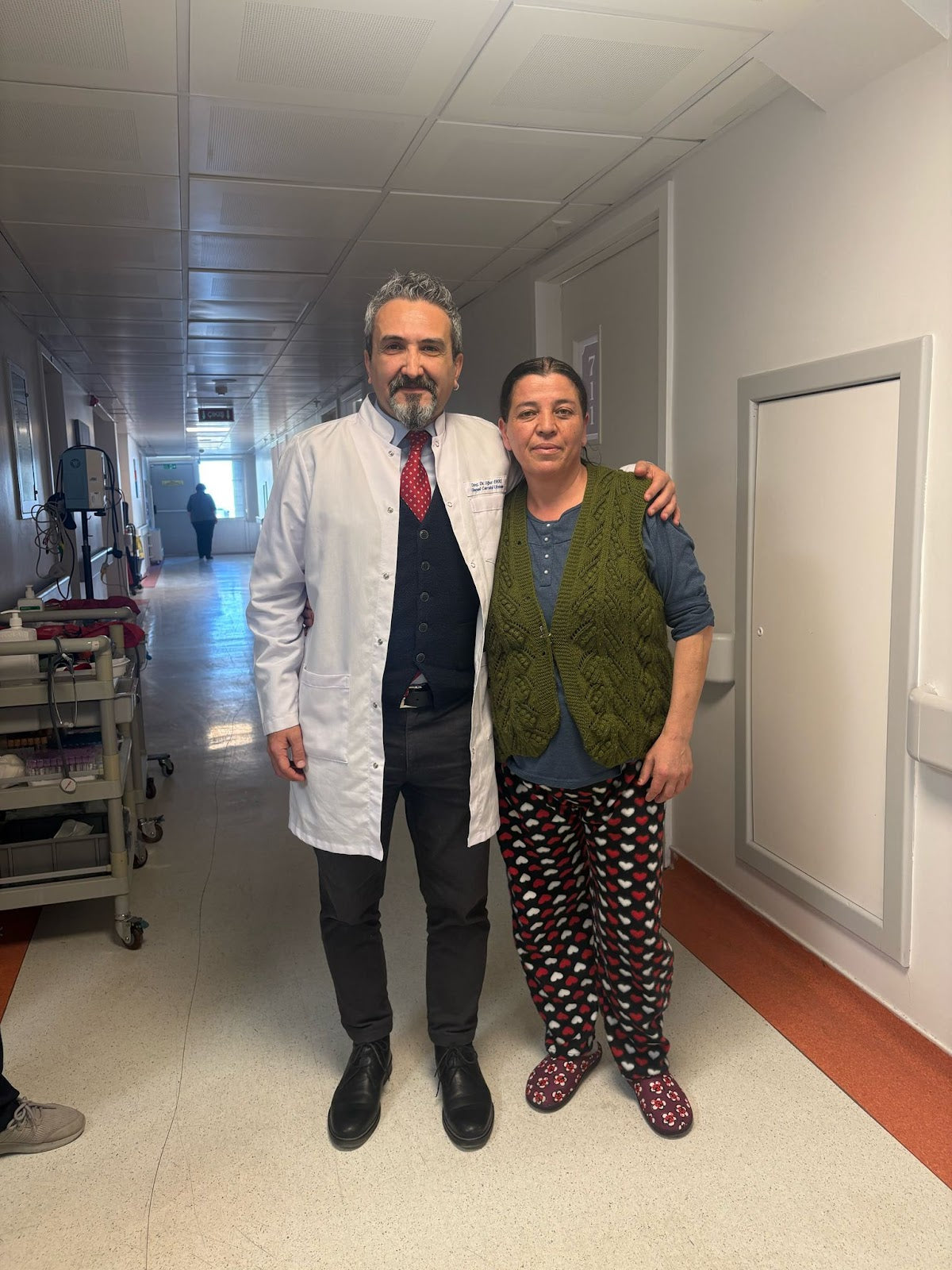 Prof. Dr. Uğur EKİCİ. Safra Reflüsü,Obezite,Diabetin Cerrahi ve Endoskopik Tedavileri, Laparoskopi Kanser Cerrahisi — Dr.Visor photo 2