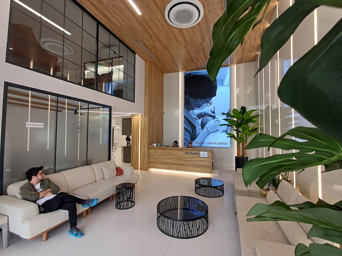 Özel Dr. Ulusan Polikliniği | Saç Ekimi İzmir — Dr.Visor photo 3
