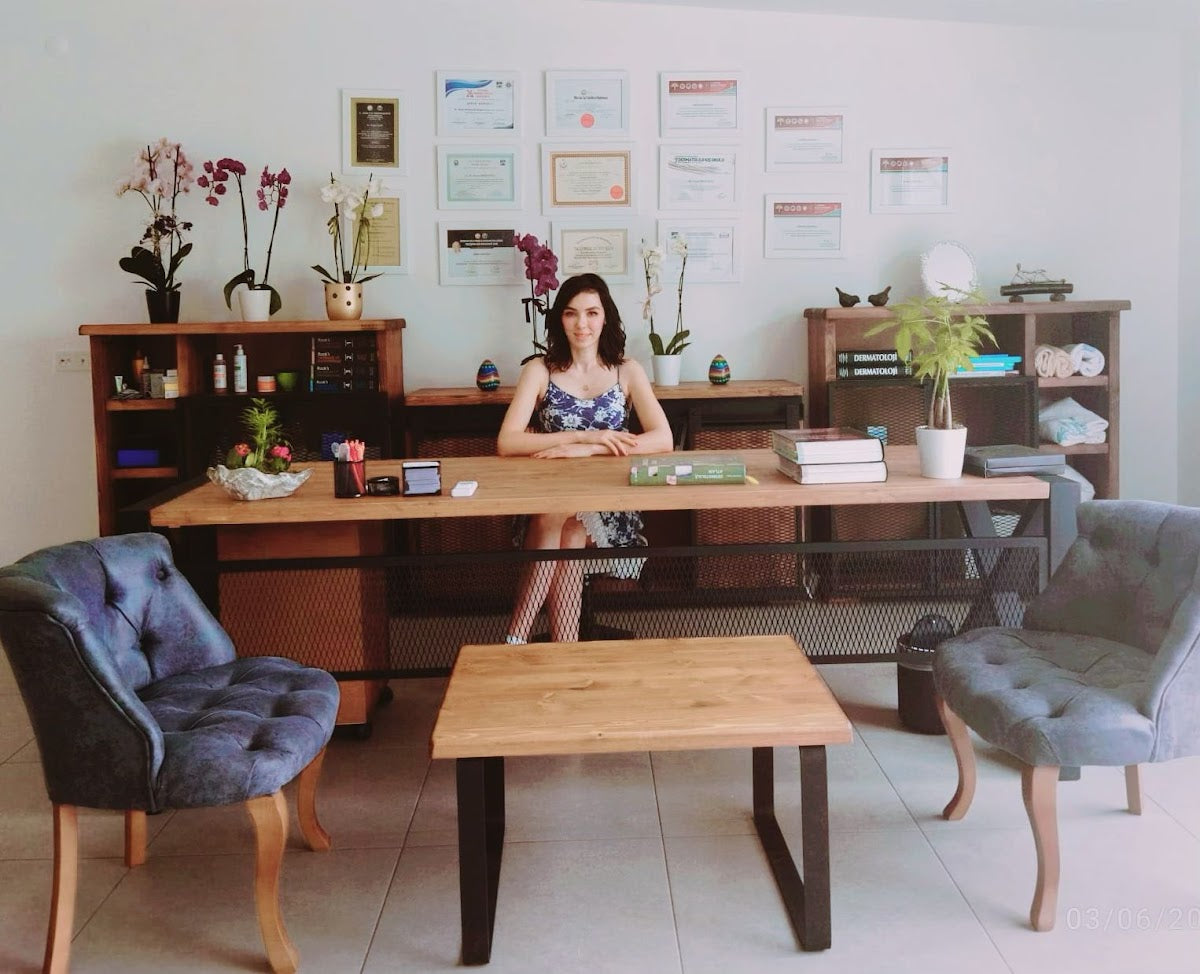 Dermatolog Dr. Gamze Alkız Muayenehanesi — Dr.Visor photo 3