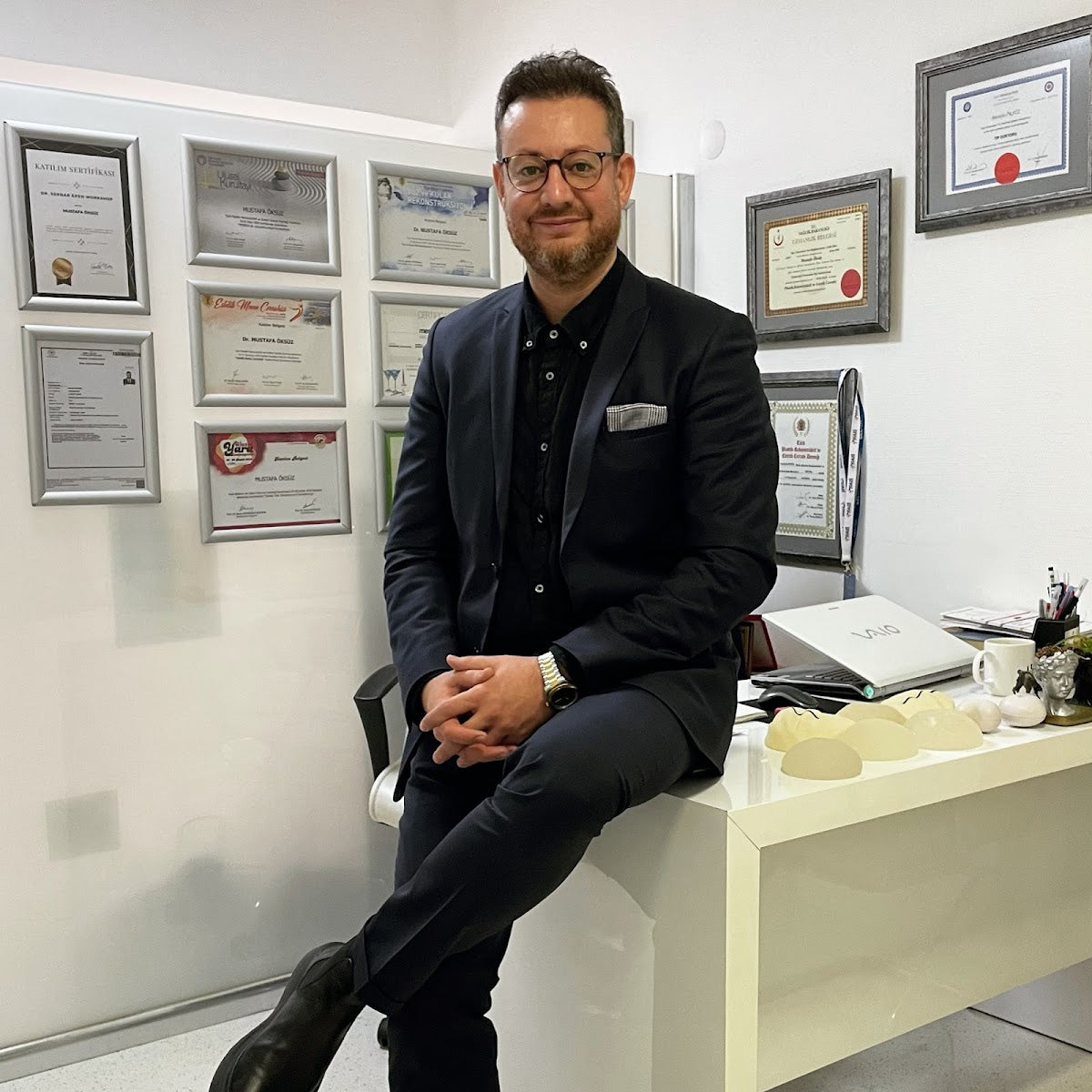 Op. Dr. Mustafa Öksüz İzmir Estetik ve Plastik Cerrahi Meme Estetiği Botox Filler Burun Estetiği Dudak Dolgusu — Dr.Visor photo 2