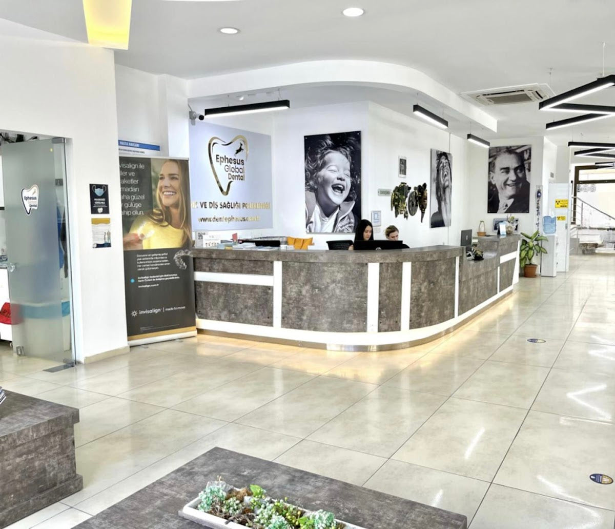 Ephesus Global Dental - İzmir İmplant ve Çene Cerrahi, Zirkonyum Kaplama, Emaxx Lamina, Gülüş Tasarımı Merkezi — Dr.Visor photo 2