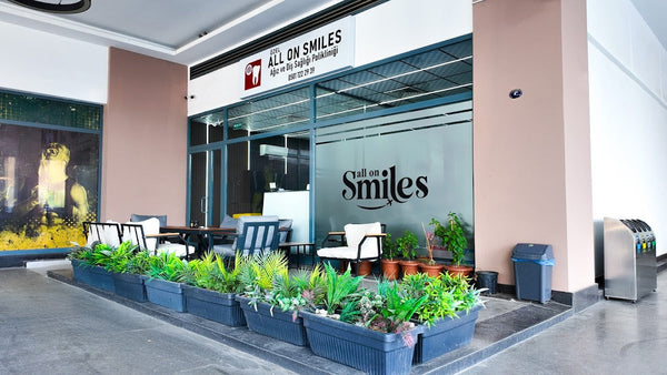 AllOnSmiles Dental Implants | Hollywood Smile in Izmir, Turkey 7/24