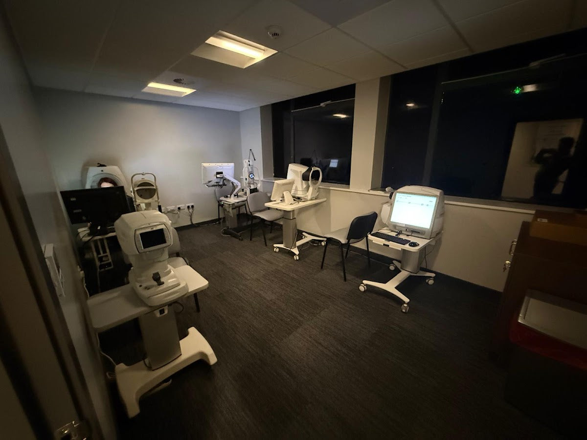 Optical Express Laser Eye Surgery, Cataract Surgery, Lens Replacement, & Opticians: Manchester — Dr.Visor photo 4